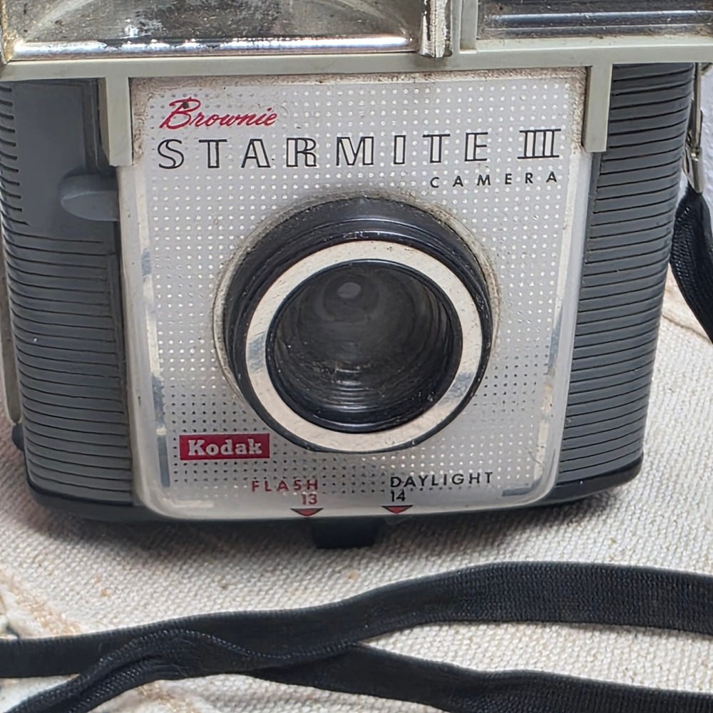 Vintage 1960s Kodak Brownie Starmite III 127 Film Camera Grey Mid Century USA - Picture 2 of 9